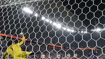 Wojciech Szczęsny se convirtió en héroe al taparle un penal a Messi Wojciech Szczęsny se convirtió en héroe al taparle un penal a Messi