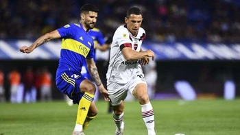 Líder Boca se mide con Newell"s, asediado por Racing en Argentina Líder Boca se mide con Newell"s, asediado por Racing en Argentina