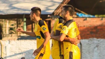 Destroyers empató (1-1) en su visita a Juvenil Valencia de Potosí en la Copa Simón Bolívar Destroyers empató (1-1) en su visita a Juvenil Valencia de Potosí en la Copa Simón Bolívar