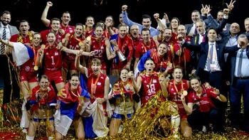 Serbia derrotó a Brasil y logró un segundo Mundial femenino de voleibol consecutivo Serbia derrotó a Brasil y logró un segundo Mundial femenino de voleibol consecutivo