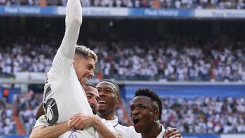 El Real Madrid domina el clásico y recupera el liderato liguero El Real Madrid domina el clásico y recupera el liderato liguero