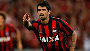 Paranaense empata gracias a un dudoso penal Paranaense empata gracias a un dudoso penal