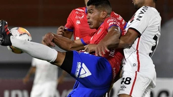 Expulsión de Serginho y remontada de Paranaense Expulsión de Serginho y remontada de Paranaense