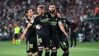 El Real Madrid se aleja en la punta de LaLiga tras golear 3-0 al Elche El Real Madrid se aleja en la punta de LaLiga tras golear 3-0 al Elche