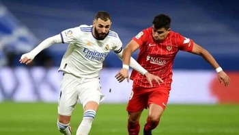 El Real Madrid consolida su liderato y hunde al Sevilla El Real Madrid consolida su liderato y hunde al Sevilla