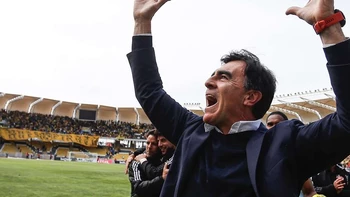 Gustavo Quinteros sacó campeón al Colo Colo tras cinco años de sequía del "Cacique" en Chile Gustavo Quinteros sacó campeón al Colo Colo tras cinco años de sequía del "Cacique" en Chile