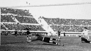 ¿Cuándo y dónde se jugó el primer mundial fútbol? ¿Cuándo y dónde se jugó el primer mundial fútbol?