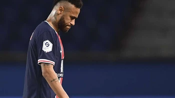 Neymar suspendido dos partidos, su acusación de racismo será investigada Neymar suspendido dos partidos, su acusación de racismo será investigada