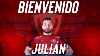 Wilstermann presentó al argentino Velázquez como nuevo refuerzo Wilstermann presentó al argentino Velázquez como nuevo refuerzo