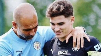 Guardiola elogió a Julián Álvarez Guardiola elogió a Julián Álvarez