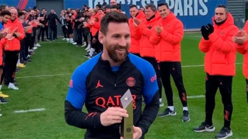 Messi regresa a los entrenamientos con el París Saint-Germain (video) Messi regresa a los entrenamientos con el París Saint-Germain (video)
