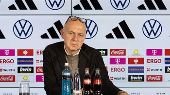 Cinco ex internacionales alemanes ayudarán a reconstruir la selección germana Cinco ex internacionales alemanes ayudarán a reconstruir la selección germana